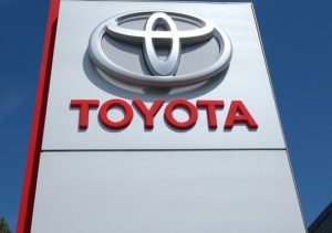 Toyota Plans 17% Cut In Global Production